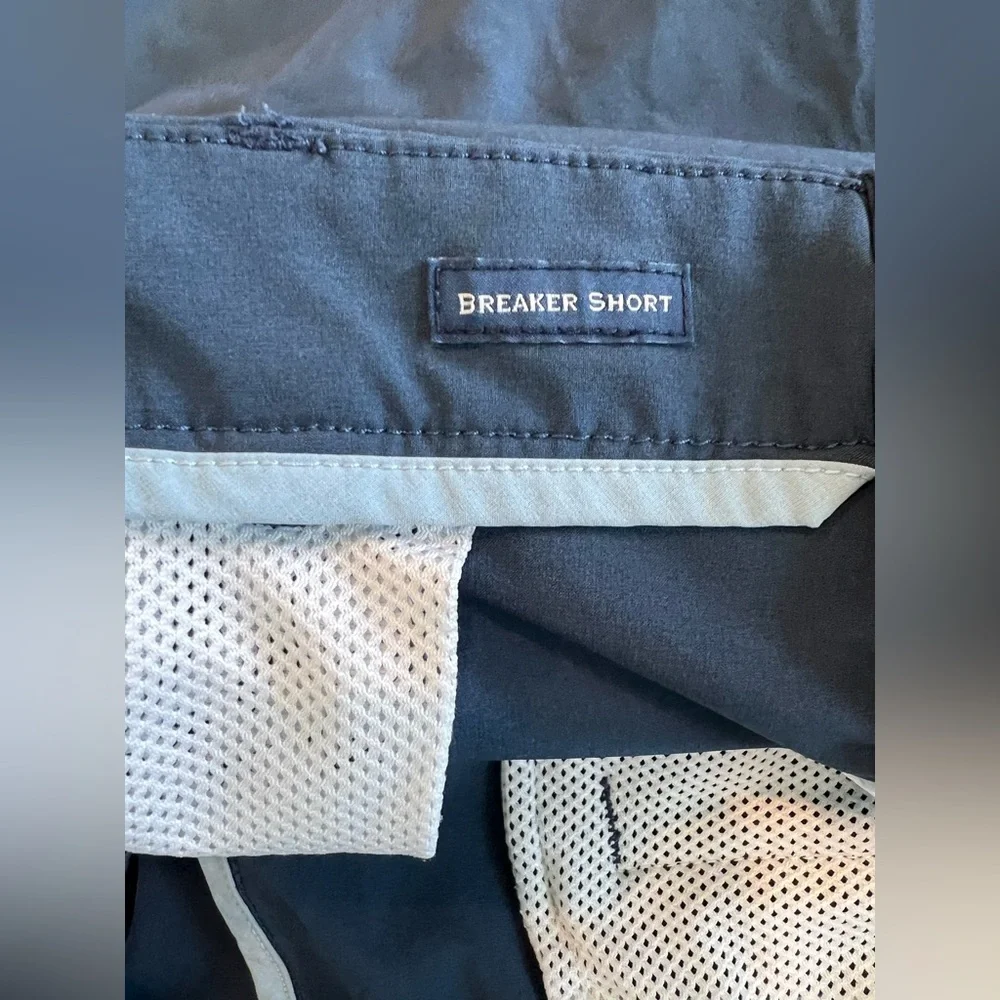 Vineyard Vines breaker shorts Men's Navy Blue Shorts size 36